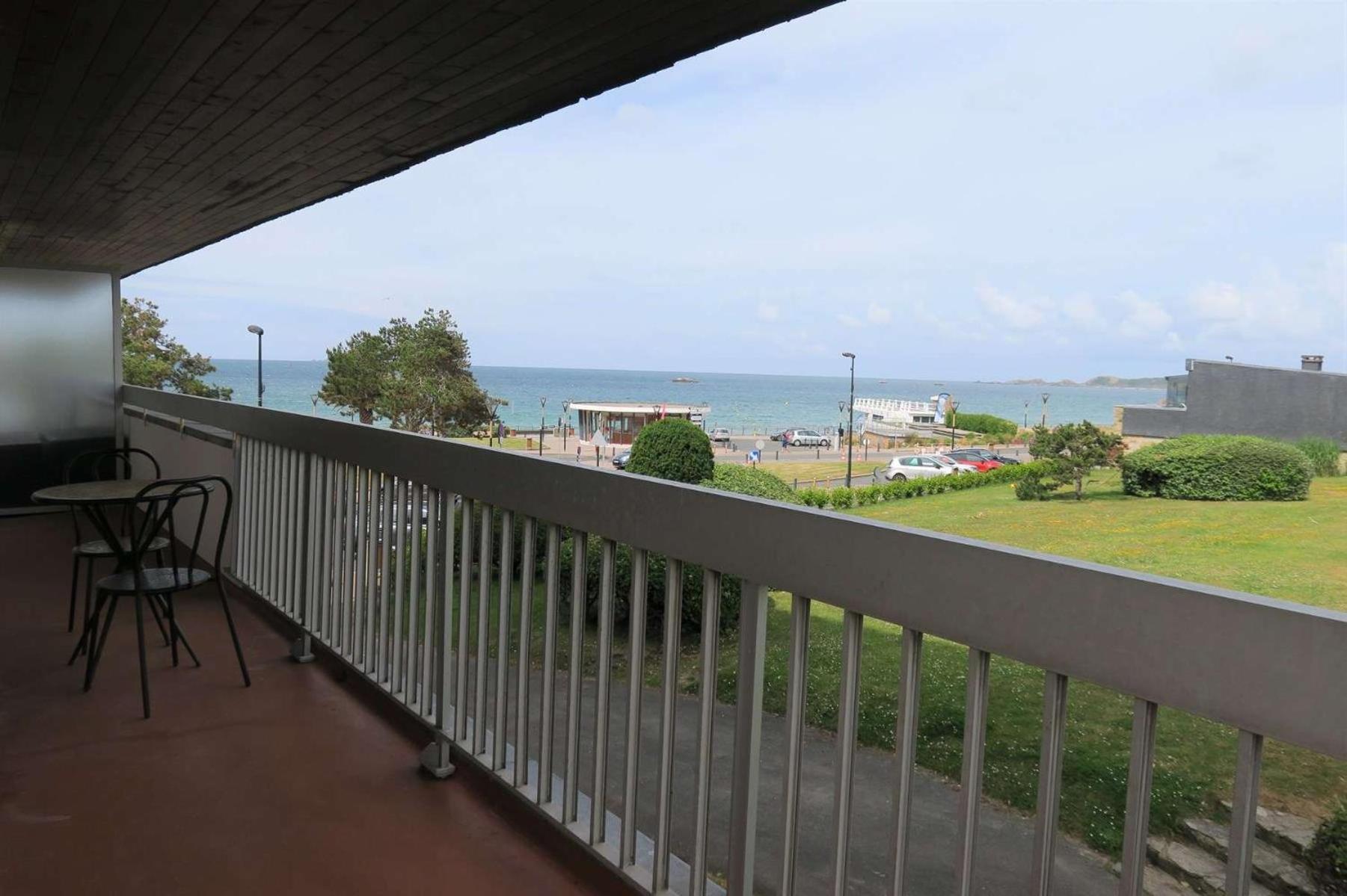 Appartement Vue Sur Mer Avec Terrasse, Plage De Trestraou A Perros-Guirec - Ref 861 Exterior photo